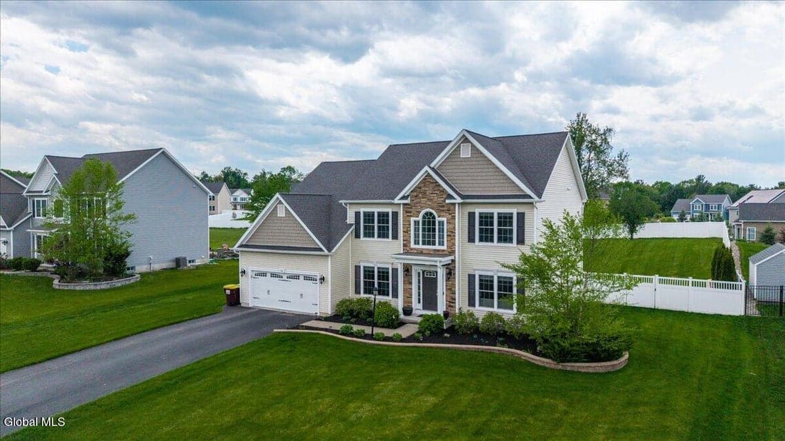 46 Haywood Lane, North Greenbush, NY, photo 3
