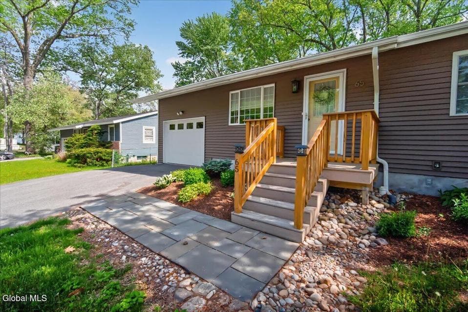 65 Curt Boulevard, Saratoga Springs, NY, photo 2