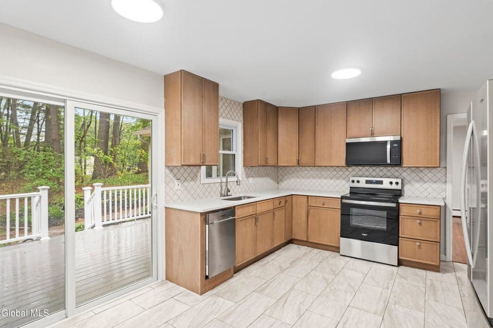 17 Belmonte Lane, Clifton Park, NY, photo 5