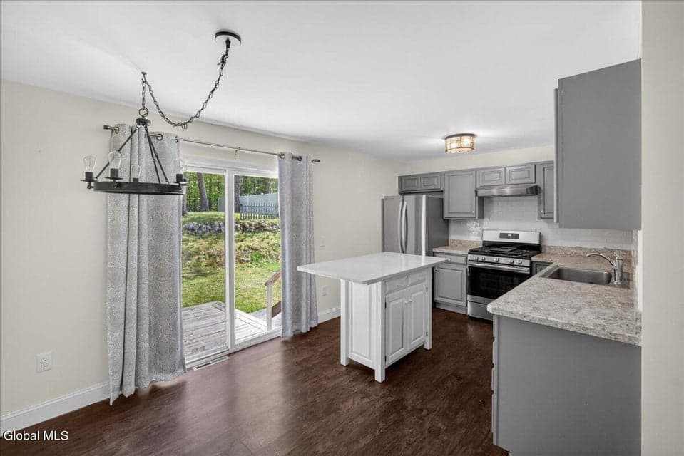 65 Curt Boulevard, Saratoga Springs, NY, photo 3