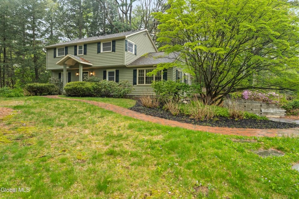 17 Belmonte Lane, Clifton Park, NY, photo 2