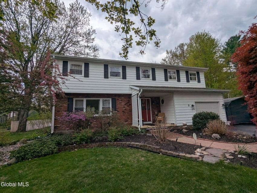 9 Hopeful Lane, Wilton, NY