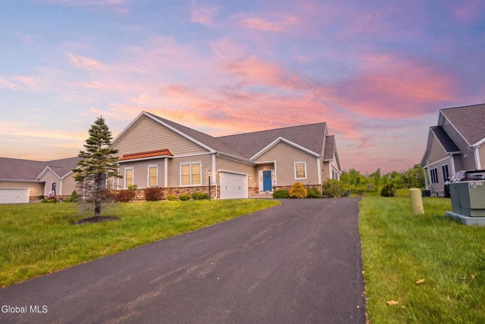13 Elena Court, Halfmoon, NY