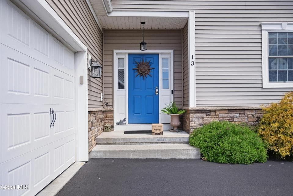 13 Elena Court, Halfmoon, NY, photo 5