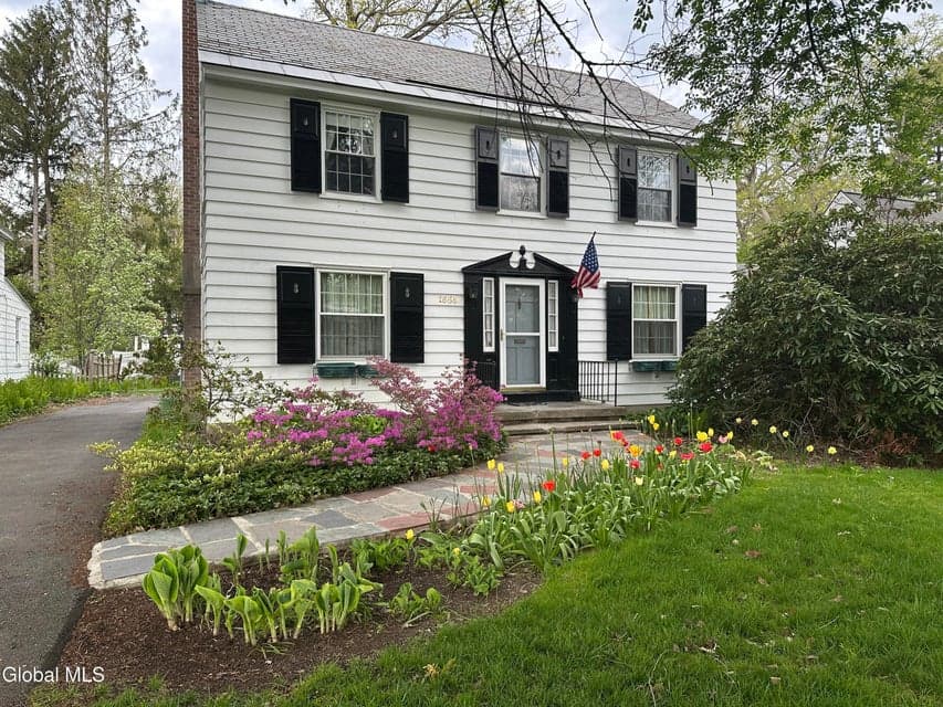 1555 Dean Street, Niskayuna, NY