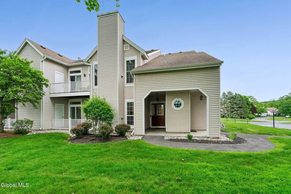 213 Diamond Rock Circle, Troy, NY