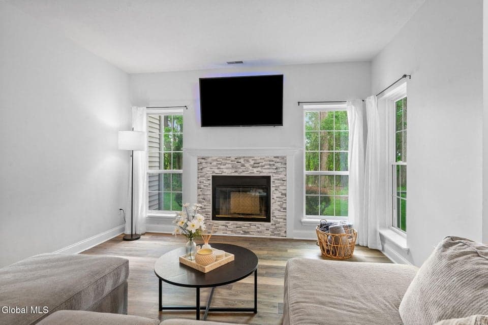 213 Diamond Rock Circle, Troy, NY, photo 4