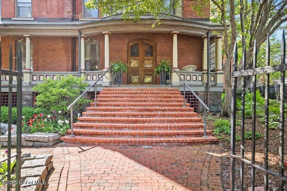 605 N Broadway, Saratoga Springs, Inside, NY, photo 4
