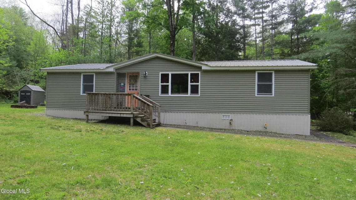122 Hemlock Terrace, Northville, NY