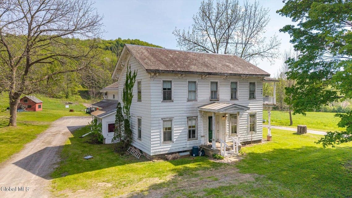 8422 State Route 40, Hartford, NY