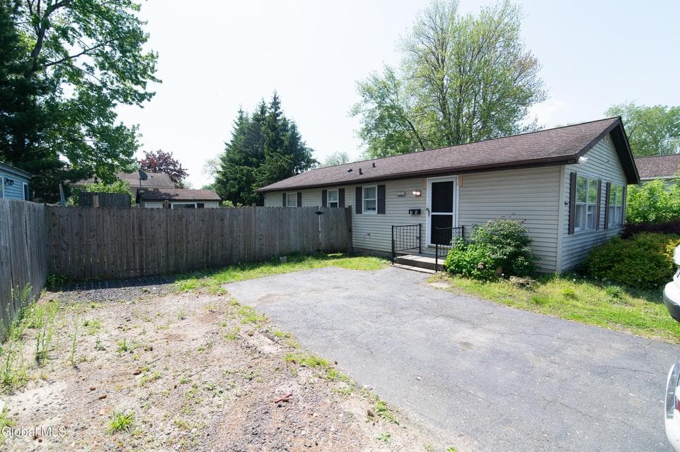 15 Maryland Avenue, Albany, NY, photo 1
