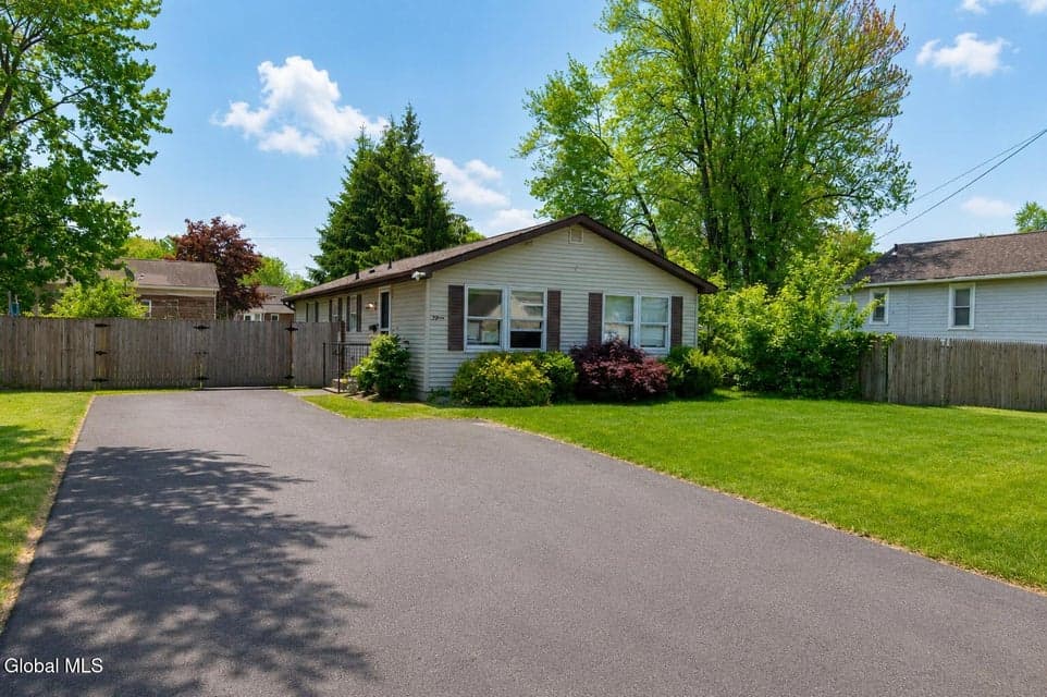 15 Maryland Avenue, Albany, NY, photo 2