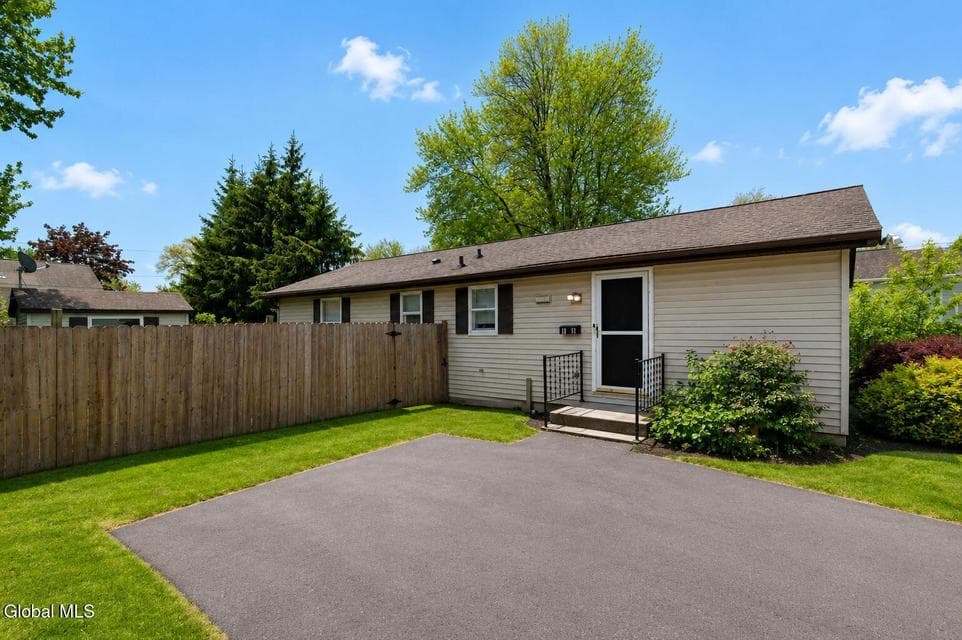 15 Maryland Avenue, Albany, NY, photo 3