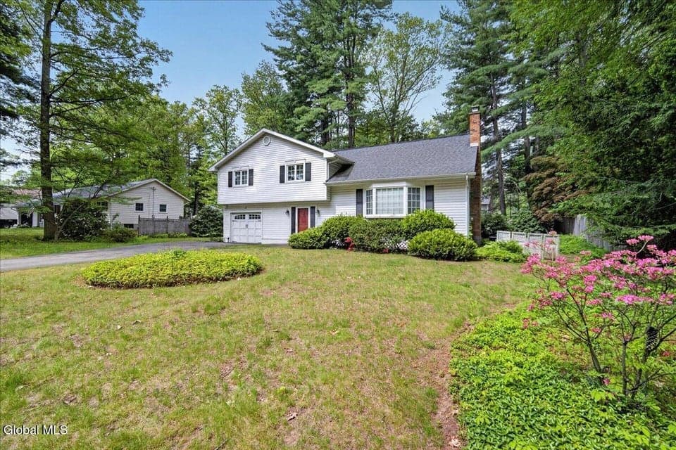 5 Peck Lane, Clifton Park, NY, photo 2