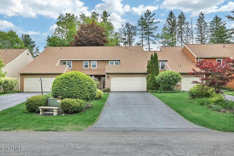 6 Quincy Road, Bethlehem, NY