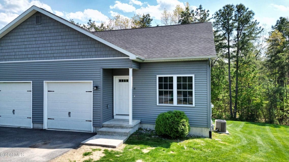 41 Smoke Ridge Road, Queensbury, NY