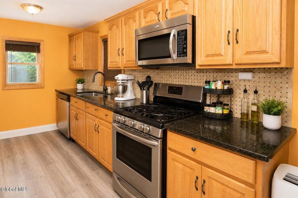 7 Maryland Avenue, Albany, NY, photo 4