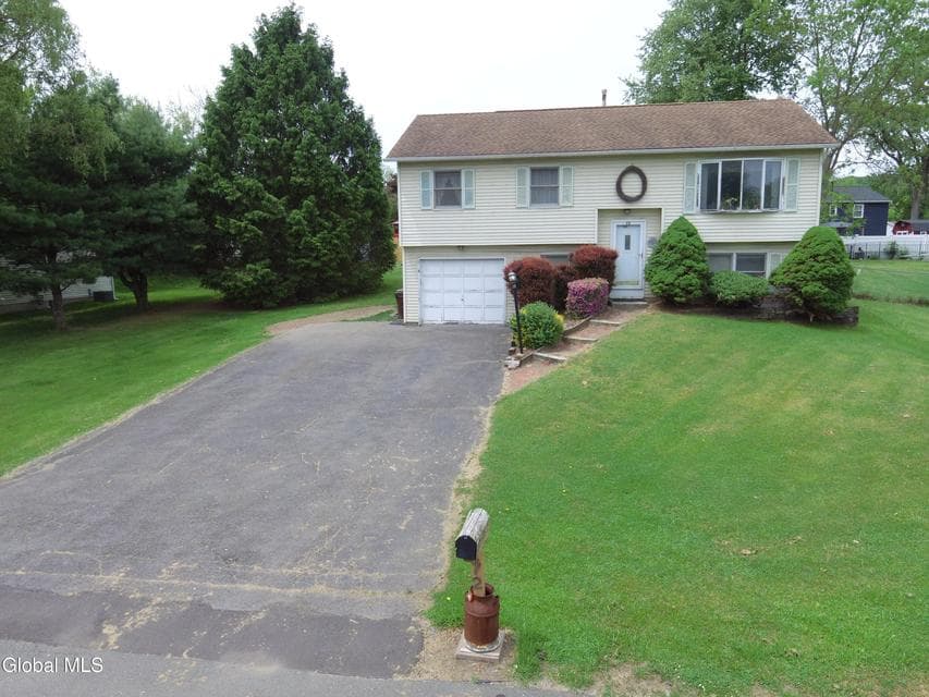 72 Magnolia Circle, Ravena, NY, photo 2