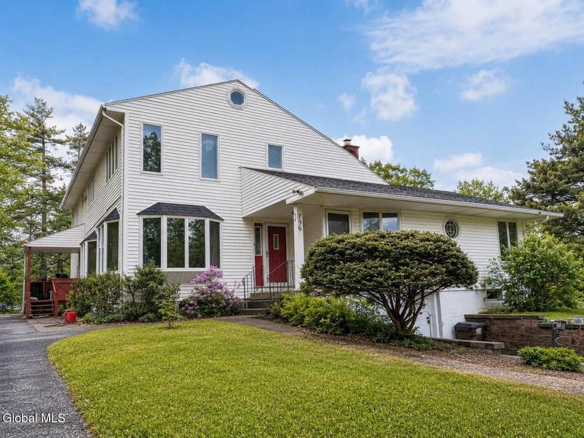 796 Feura Bush Road, Bethlehem, NY