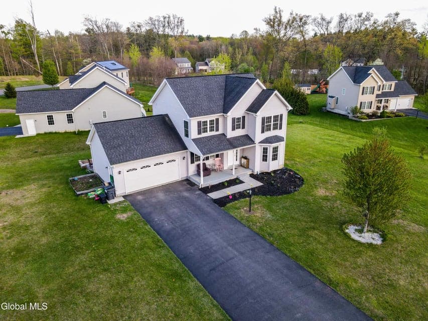 11 Anna Lane, Halfmoon, NY, photo 2