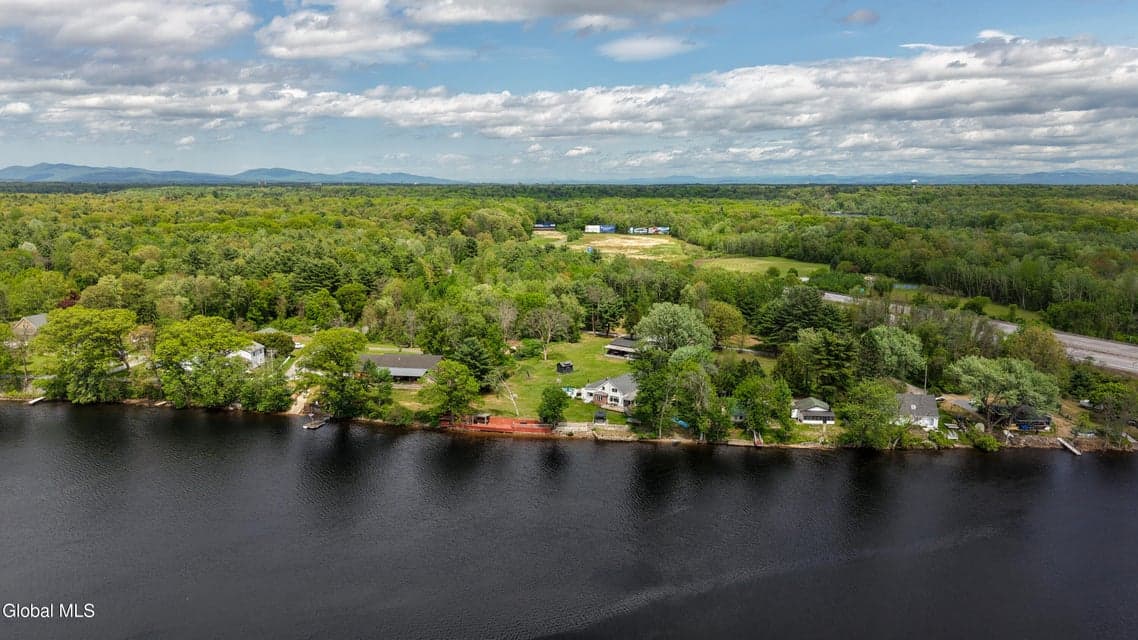 18 Hudson View Lane, Queensbury, NY, photo 2