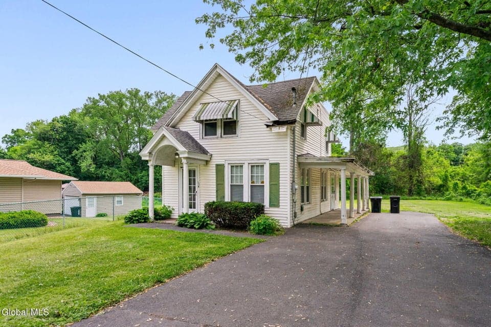 36 New Turnpike Road, Troy, NY