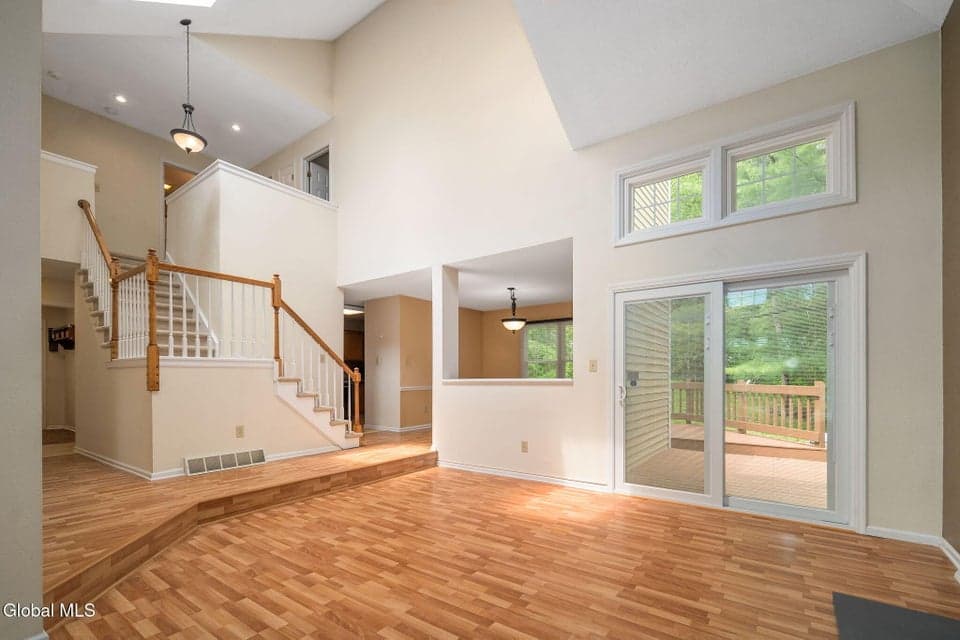 9 Ridgefield Drive, Guilderland, NY, photo 3