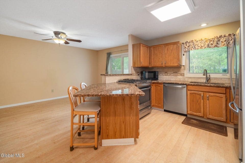 9 Ridgefield Drive, Guilderland, NY, photo 4