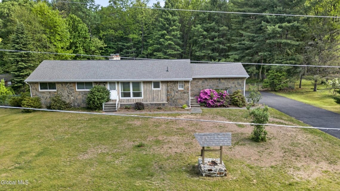 12 Maurice Lane, Clifton Park, NY, photo 2