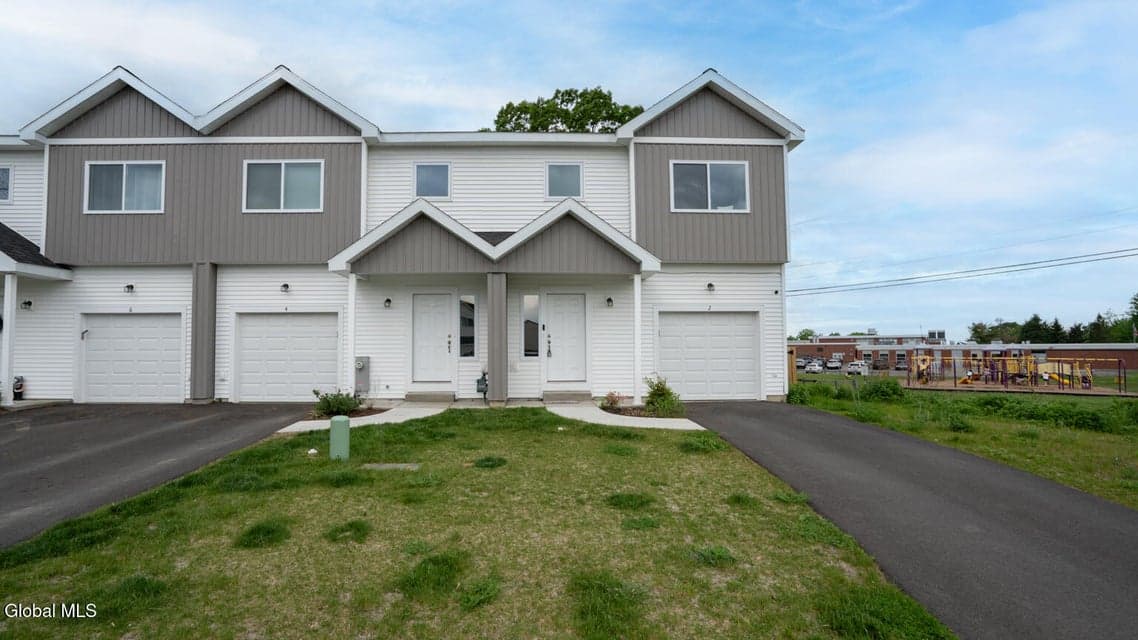 2 Giovanni Court, Troy, NY