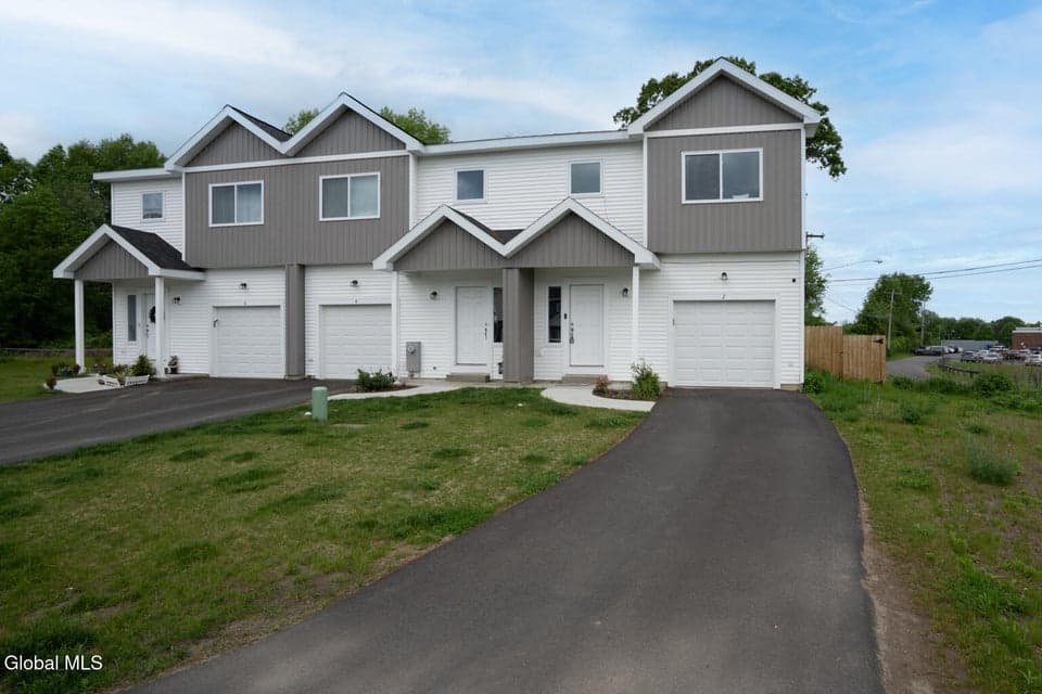2 Giovanni Court, Troy, NY, photo 2
