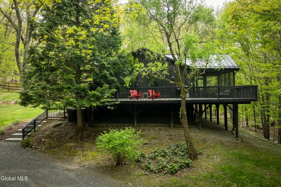 1 Van Bueran Drive, Hillsdale, NY