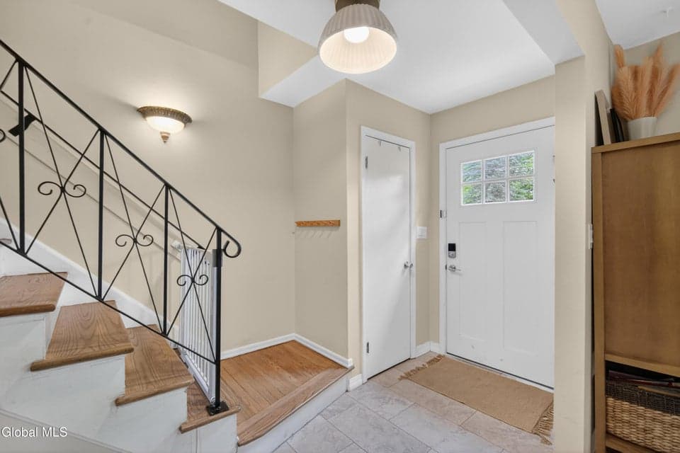 18 Michael Drive, Saratoga Springs, Inside, NY, photo 2