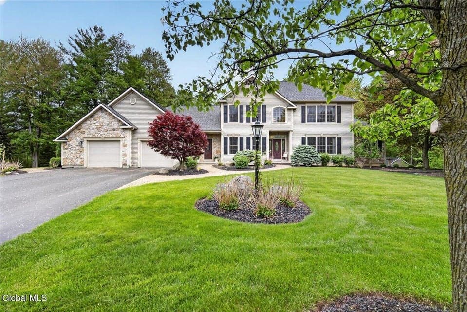 4 Callaway Court, Clifton Park, NY