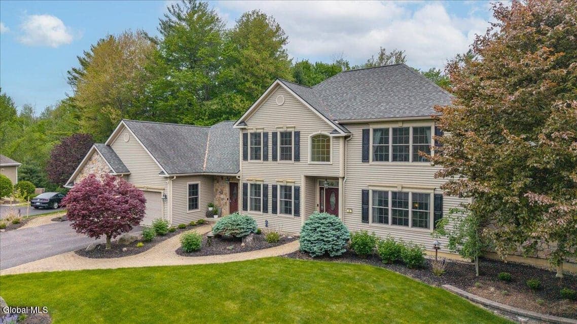 4 Callaway Court, Clifton Park, NY, photo 2