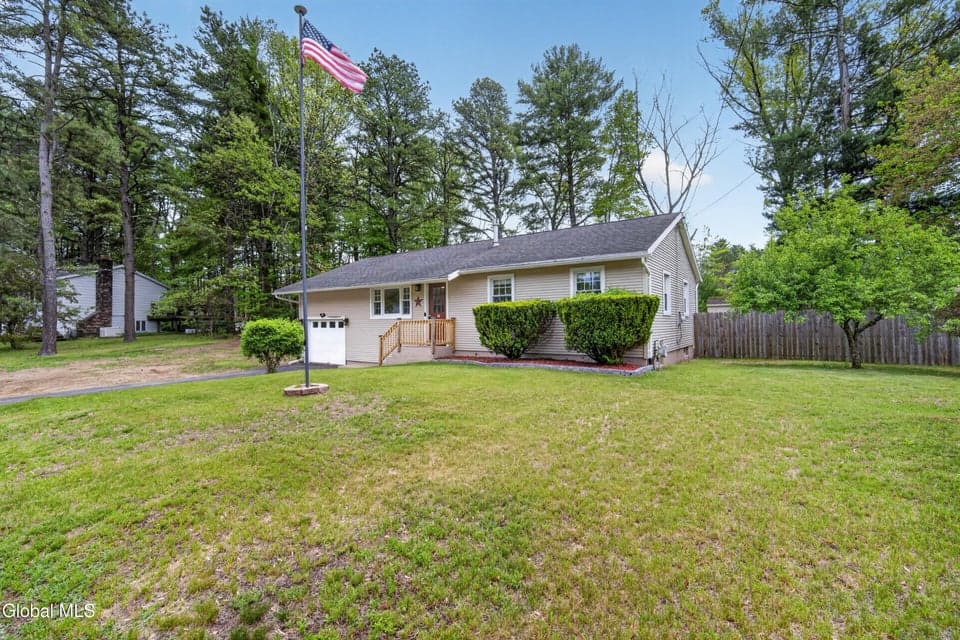 14 Fawn Drive, Milton, NY, photo 2