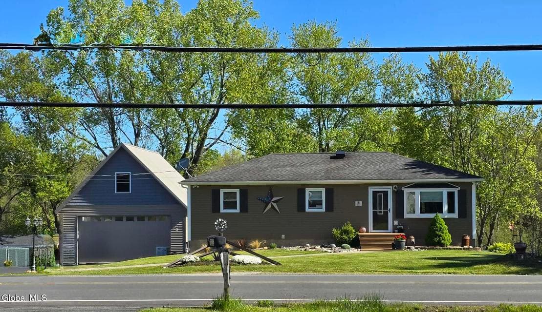 1305 Maple Hill Road, Schodack, NY