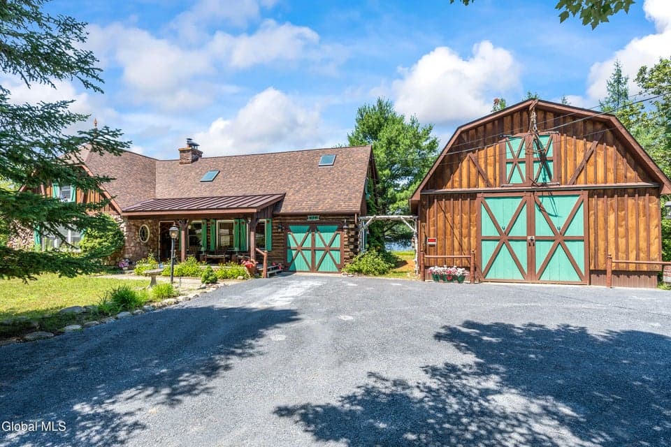 679 Valentine Pond Rd, Horicon, NY