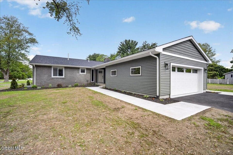 25 Merritt Road, South Glens Falls, NY, photo 1