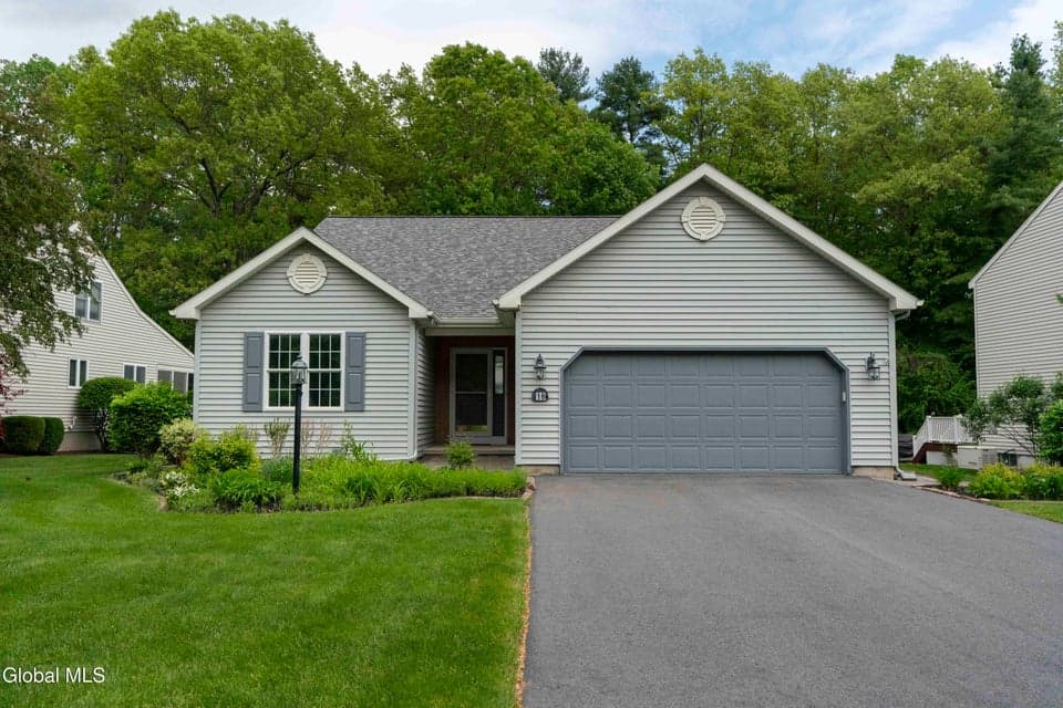 18 Waterview Drive, Saratoga Springs, NY, photo 2