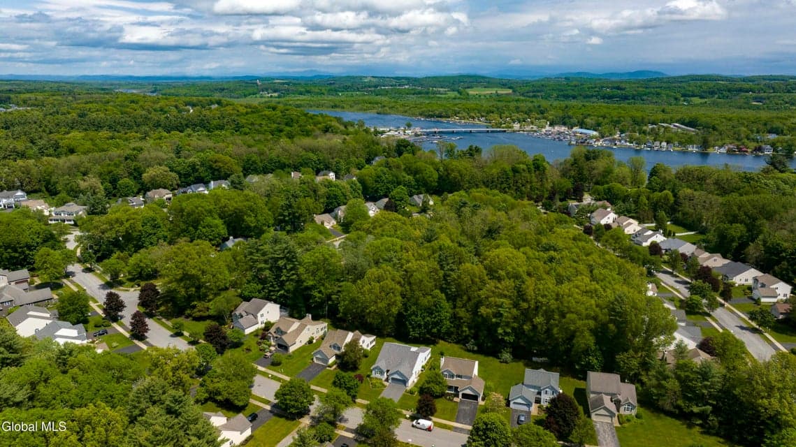 18 Waterview Drive, Saratoga Springs, NY, photo 5