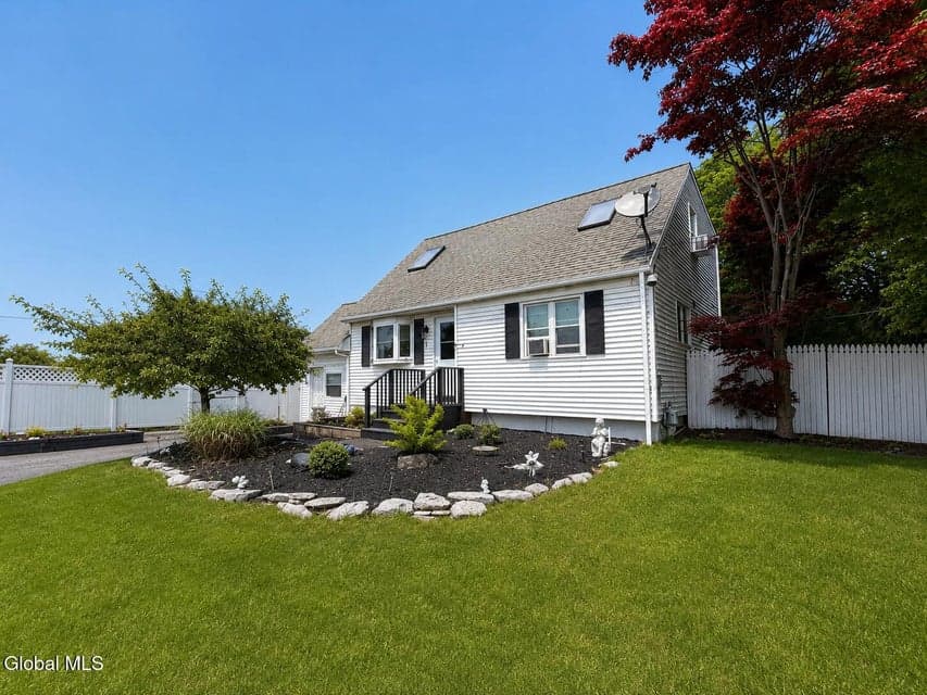 2 David Court, Colonie, NY, photo 1