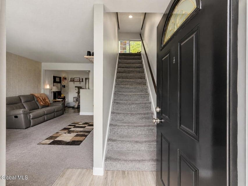 2 David Court, Colonie, NY, photo 4