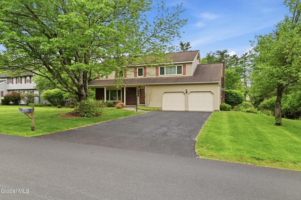 60 Surrey Mall, Bethlehem, NY, photo 2