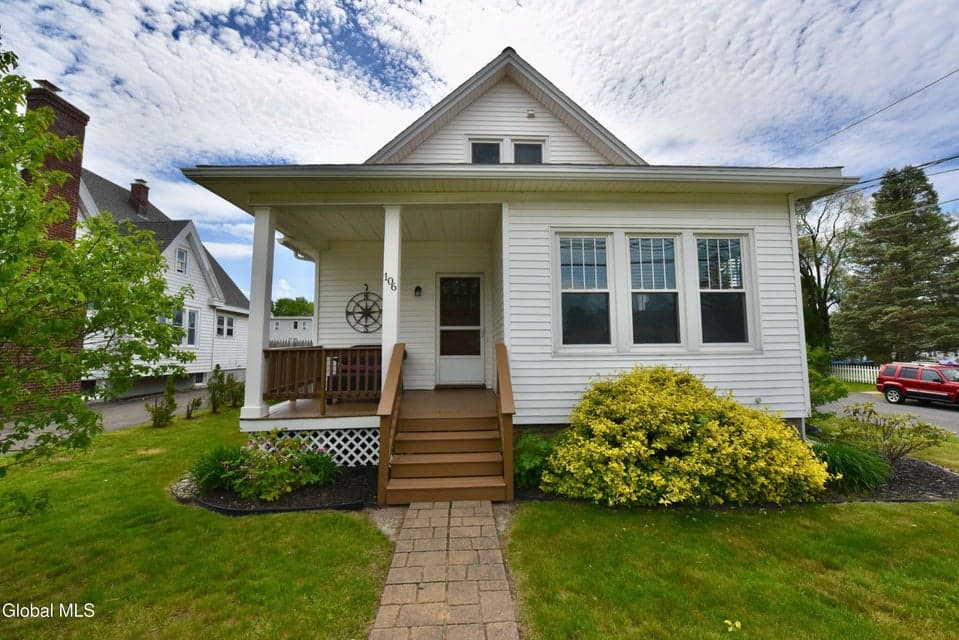 106 Frederick Avenue, Colonie, NY, photo 1
