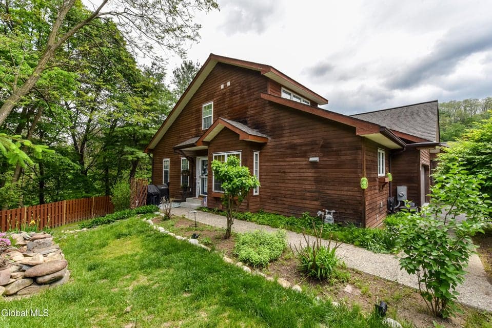 12 Tracey Court, Troy, NY, photo 2
