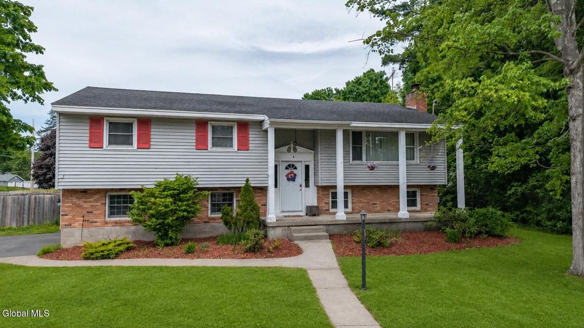 3 Elmwood Drive, Moreau, NY