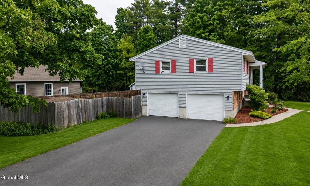 3 Elmwood Drive, Moreau, NY, photo 2