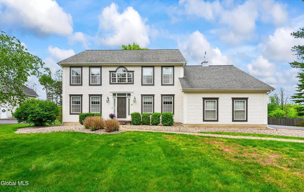 9 Owasco Court, Niskayuna, NY, photo 1
