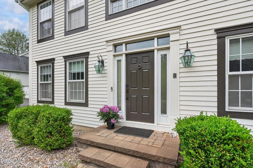 9 Owasco Court, Niskayuna, NY, photo 2